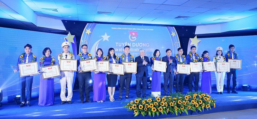 Chùm ảnh: Trao Giải thưởng Lý Tự Trọng năm 2022 cho 94 cán bộ Đoàn tiêu biểu toàn quốc