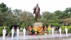 Thành kính, tưởng nhớ công lao to lớn của V.I Lenin đối với sự nghiệp cách mạng thế giới