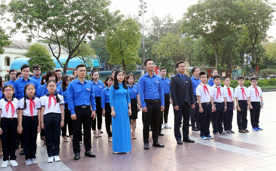 Thành kính, tưởng nhớ công lao to lớn của V.I Lenin đối với sự nghiệp cách mạng thế giới Thành kính, tưởng nhớ công lao to lớn của V.I Lenin đối với sự nghiệp cách mạng thế giới