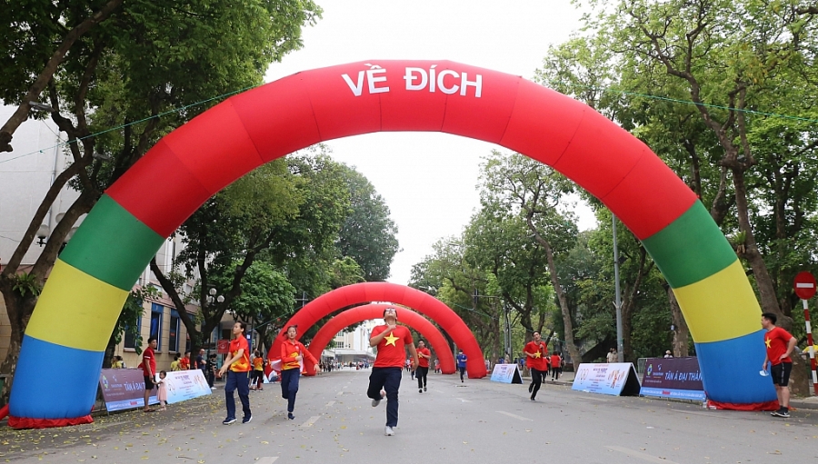 Chùm ảnh: Phát động Ngày chạy Olympic vì sức khỏe toàn dân năm 2021