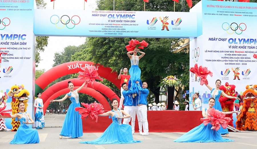 Chùm ảnh: Phát động Ngày chạy Olympic vì sức khỏe toàn dân năm 2021