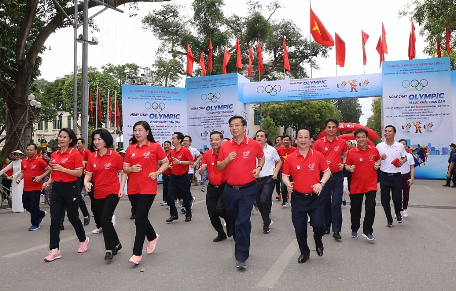 Chùm ảnh: Phát động Ngày chạy Olympic vì sức khỏe toàn dân năm 2021