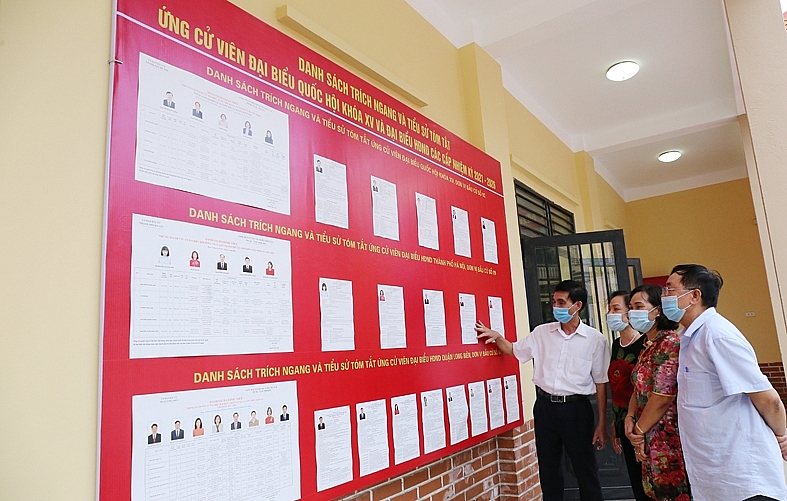   Hiện nay, 8/8 khu vực bỏ phiếu trên địa bàn phường Việt Hưng đã hoàn thành việc lập danh sách cử tri, niêm yết danh sách cử tri; niêm yết danh sách, tiểu sử tóm tắt những người ứng cử đại biểu Quốc hội, HĐND các cấp tại khu vực bỏ phiếu; niêm yết thể lệ bầu cử, nội quy phòng bỏ phiếu....
