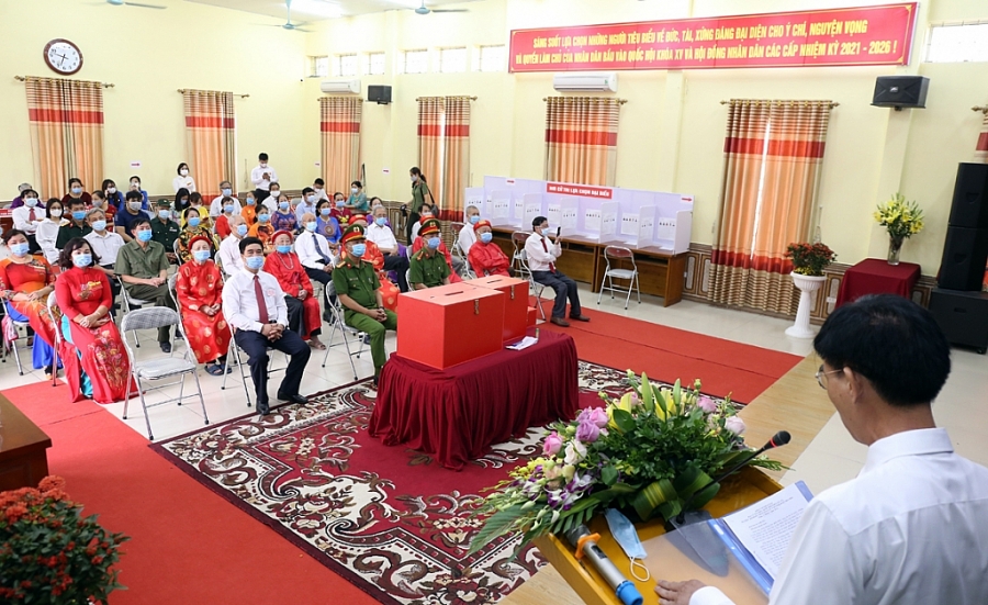 Tại khu vực bỏ phiếu số 4 gồm các cử tri tổ dân phố số 4, 5 và các đơn vị Công an quận Long Biên.