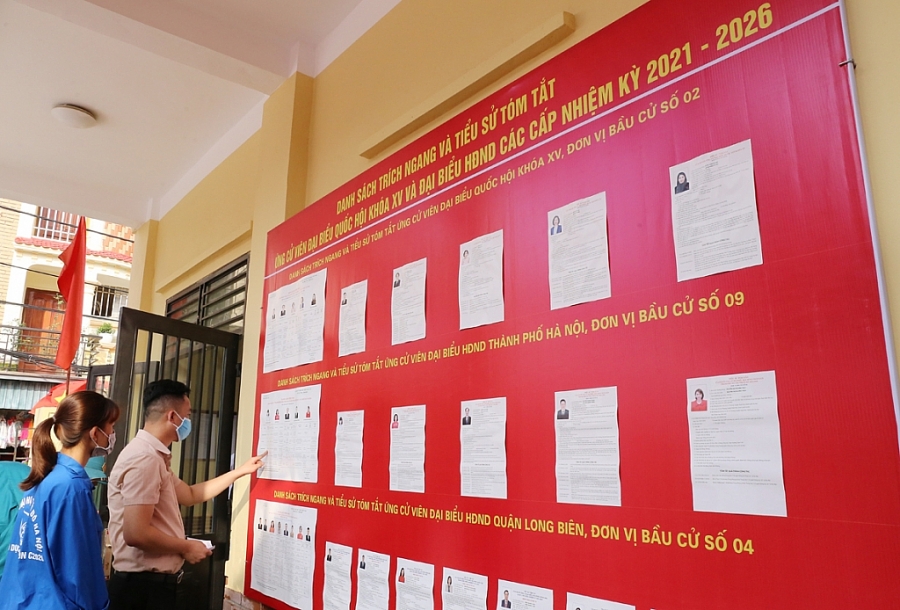 Tuổi trẻ phường Việt Hưng (Long Biên) thực hiện quyền, trách nhiệm, hỗ trợ cử tri trong ngày bầu cử