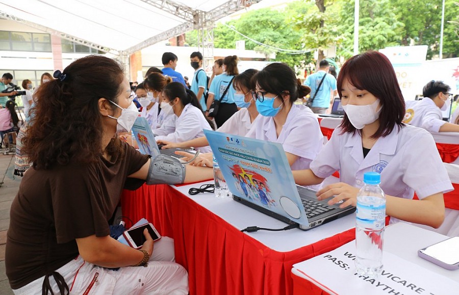 Phát động hành trình “Thầy thuốc trẻ làm theo lời Bác tình nguyện vì sức khỏe cộng đồng” năm 2022 Phát động hành trình “Thầy thuốc trẻ làm theo lời Bác tình nguyện vì sức khỏe cộng đồng” năm 2022