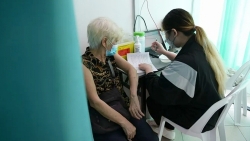 Singapore nỗ lực đẩy nhanh tiêm chủng vắc-xin phòng Covid-19 cho nhóm người cao tuổi