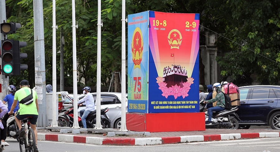 Pano tuyên truyền tại ngã tư đường Thanh Niên, Quán Thánh