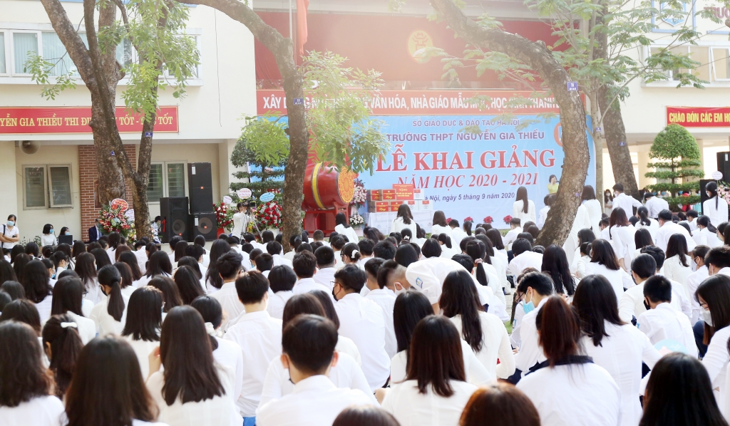 lễ khai giảng vừa đựợc thực hiện trực tiếp tại sân trường, vừa đựợc tiến hành trực tuyến tại các lớp 3900 img 7473
