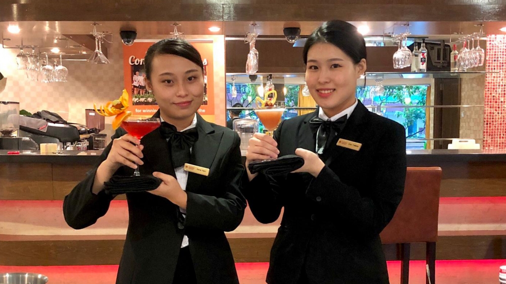 Sinh viên Viện Phát triển quản lý Singapore đoạt giải Nhất và Nhì tại cuộc thi pha chế cocktail