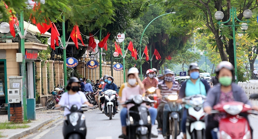 Hà Nội rực rỡ cờ, hoa chào mừng Đại hội đại biểu lần thứ XVII Đảng bộ thành phố