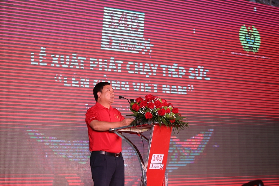 Phát biểu tại buổi lễ, ông Vũ Hồng Sơn, quyền Chủ tịch UBND TP. Hạ Long Phát biểu tại buổi lễ, ông Vũ Hồng Sơn, quyền Chủ tịch UBND TP. Hạ Long