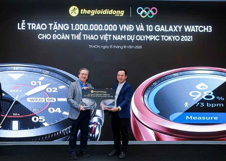 Công ty Cổ phần Thế Giới Di Động đã trao tặng 1 tỷ đồng và 10 chiếc đồng hồ thông minh Galaxy Watch3 cho đoàn thể thao Việt Nam tham dự Olympic Tokyo 2021