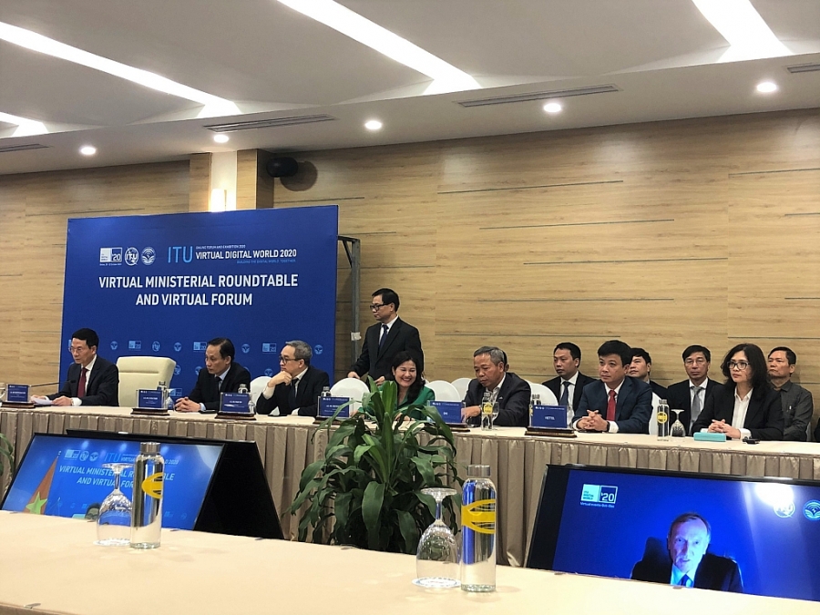 TGĐ Cisco VN Lương Thị Lệ Thủy (thứ 2 từ phải sang) tham dự Hội nghị bàn tròn trực tuyến cấp Bộ trưởng_2
