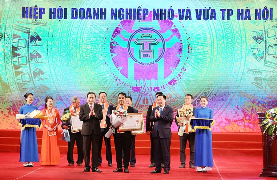 Tôn vinh doanh nhân, doanh nghiệp Thăng Long 2020