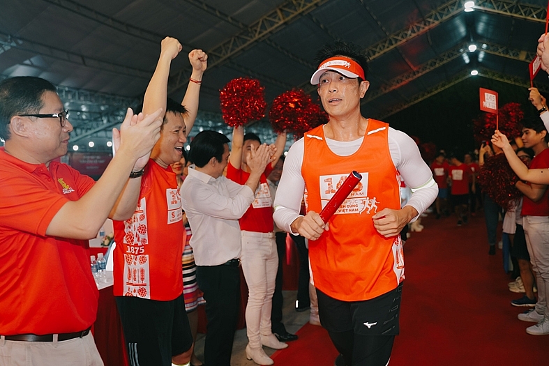 Chương trình chạy tiếp sức “Lên cùng Việt Nam” hoàn thành “Đường chạy di sản”, tiếp tục với “Đường chạy tương lai”