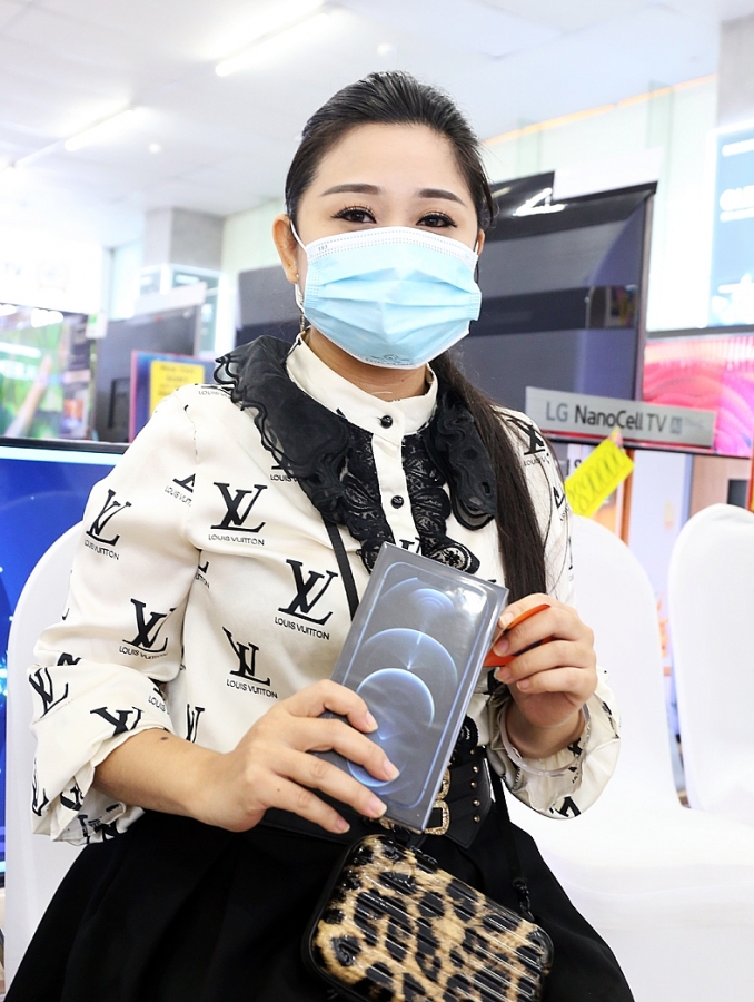 iPhone 12 xác lập kỷ lục đặt hàng mới tại Thế Giới Di Động
