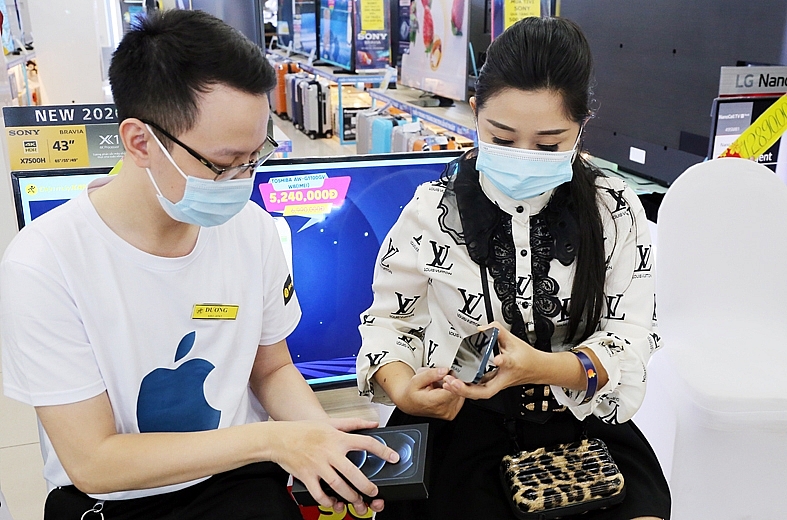 iPhone 12 xác lập kỷ lục đặt hàng mới tại Thế Giới Di Động