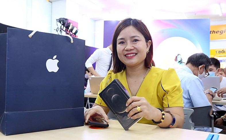 iPhone 12 xác lập kỷ lục đặt hàng mới tại Thế Giới Di Động