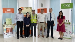 Tổng Lãnh sự Singapore đến thăm quan nhà máy Betrimex
