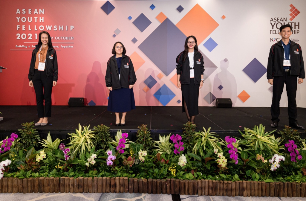 4 đại diện lãnh đạo trẻ tới từ Việt Nam, từ trái qua Nguyễn Thị Thùy Trang, Đỗ Lưu Như Ngọc, Đặng Thái Thanh Trúc và Trần Trung Kiên 4 đại diện lãnh đạo trẻ tới từ Việt Nam, từ trái qua Nguyễn Thị Thùy Trang, Đỗ Lưu Như Ngọc, Đặng Thái Thanh Trúc và Trần Trung Kiên