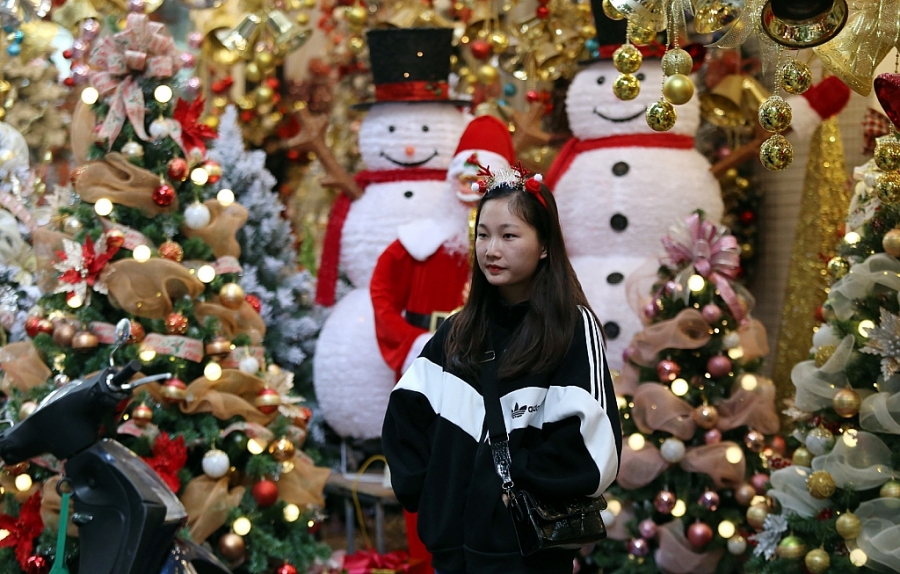 Các mặt hàng trang trí Noel năm nay được bày bán không khác nhiều so với mặt bằng năm ngoái