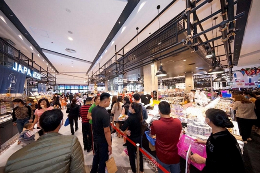  Khách hàng tham quan và mua sắm tại khu vực ẩm thực tự chọn Delica TT BHTH & ST AEON - Hải Phòng Lê Chân