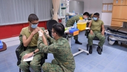 Singapore tiêm nhắc lại vắc-xin COVID-19 cho các nhóm đối tượng có nguy cơ lây nhiễm cao