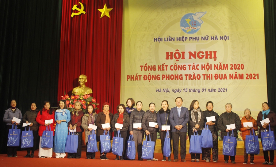 Hà Nội tổng kết công tác Hội phụ nữ, tặng quà Tết hội viên có hoàn cảnh khó khăn