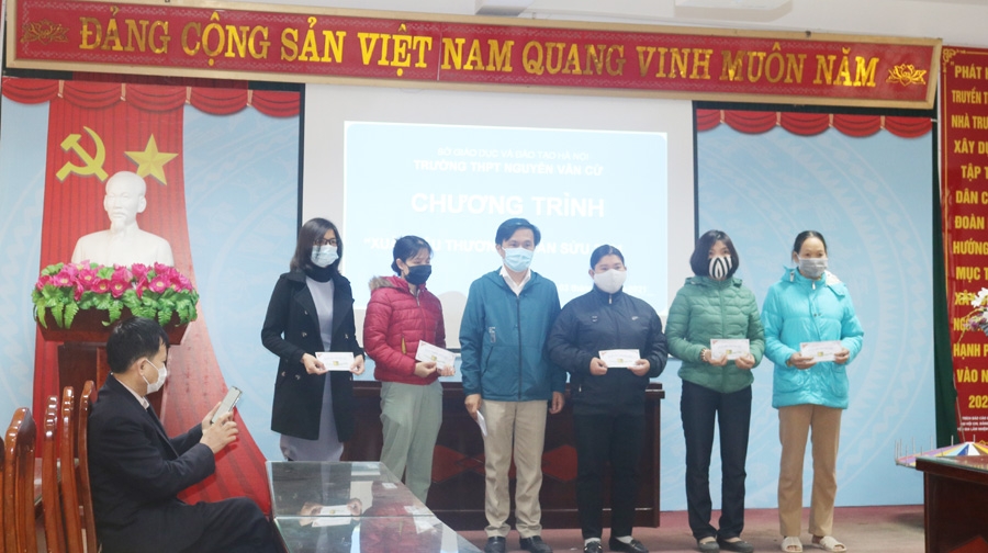 Trao “xuân yêu thương” đến với học sinh có hoàn cảnh khó khăn