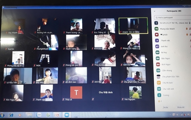 Học sinh trường Tiểu học Vật Lại (huyện Ba Vì) học online