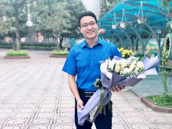 Thầy Tổng phụ trách Đội đa tài