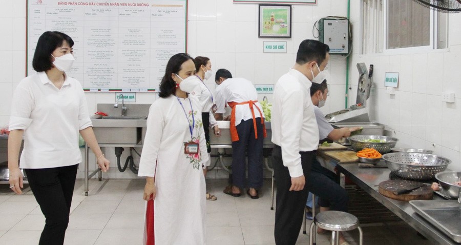 Giám đốc Sở GD&ĐT Hà Nội kiểm tra công tác đón trẻ mầm non đi học trở lại