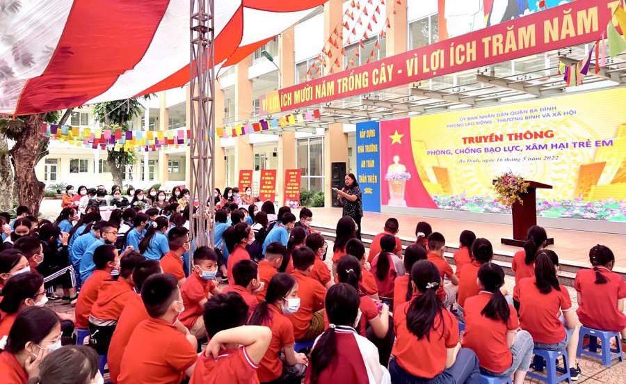 Gần 200 học sinh Tiểu học và THCS trên địa bàn quận Ba Đình được phổ biến kiến thức, kỹ năng về phòng, chống bạo lực, xâm hại trẻ em.