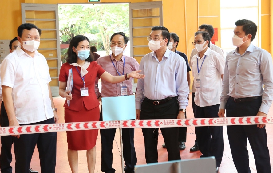 Chủ tịch UBND thành phố Hà Nội Chu Ngọc Anh kiểm tra tại Hội đồng thi trường Tiểu học Thái Thịnh, quận Đống Đa