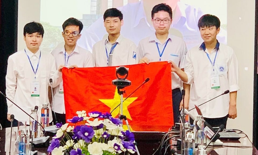 6/6 học sinh Việt Nam giành huy chương tại Olympic Toán học quốc tế 2021