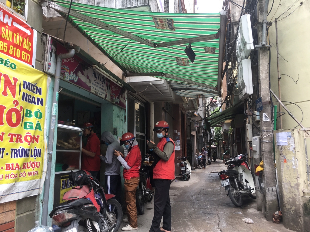 Đây cũng là thời điểm các ứng dụng, dịch vụ giao hàng, ship đồ ăn lên ngôi với sự tiện ích và những chương trình giảm giá, miễn phí giao hàng phù hợp với tài chính sinh viên. 5723 z2036353071301 53d06d6b7c97efdf4704b02ca107aca4