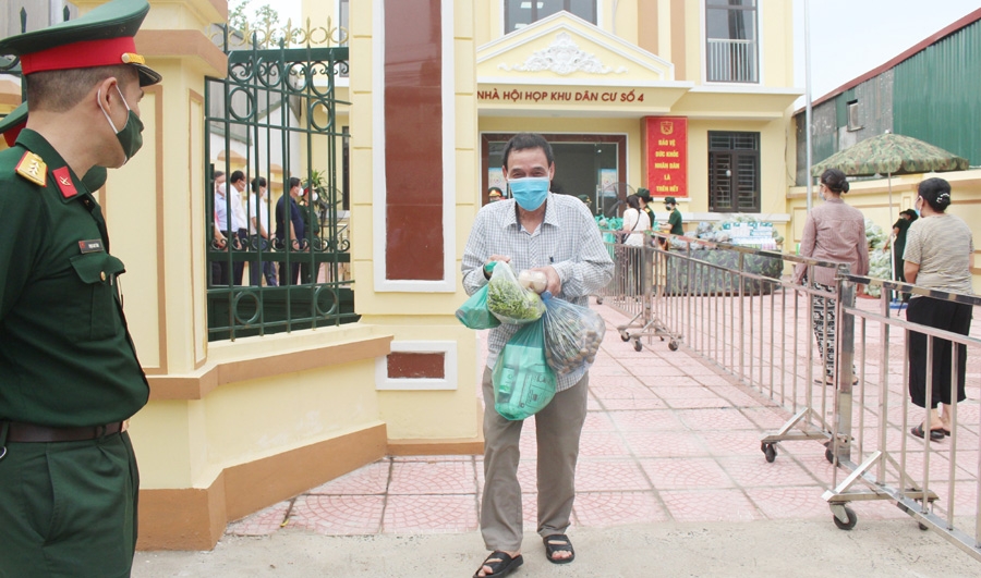 Gian hàng 0 đồng quận Hoàng Mai hỗ trợ người dân vượt qua đại dịch