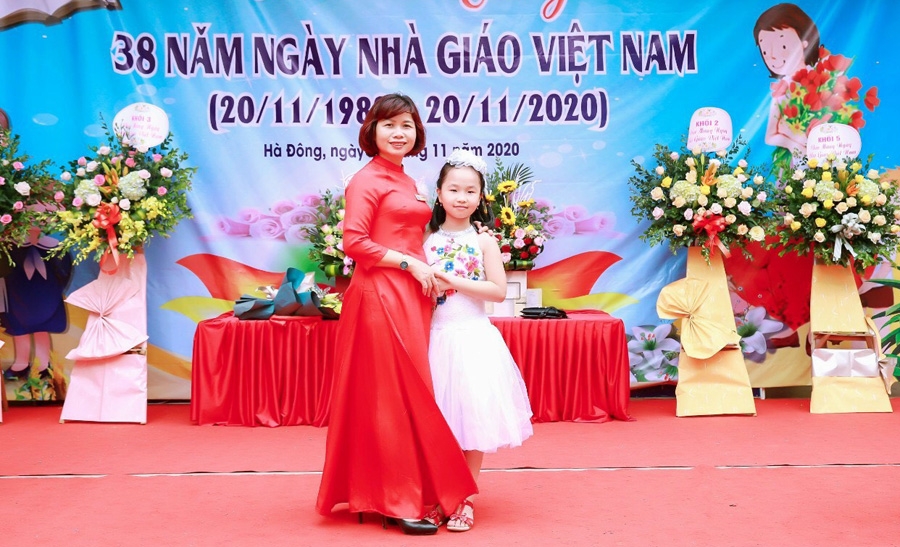 Dạy và học trực tuyến cho học sinh lớp 1: Nhà trường, thầy cô, phụ huynh cùng bàn giải pháp