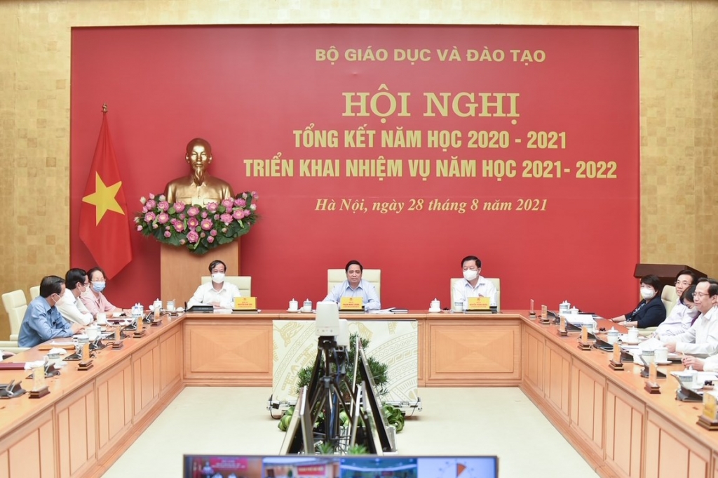 Bộ GD&ĐT kiến nghị sớm tiêm vắc xin, miễn giảm học phí cho học sinh