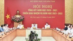 Bộ GD&ĐT kiến nghị sớm tiêm vắc xin, miễn giảm học phí cho học sinh