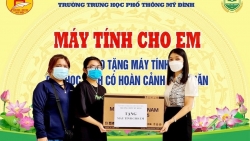 Tuần đầu năm học mới, 2345 máy tính, điện thoại được trao tặng cho học sinh có hoàn cảnh khó khăn