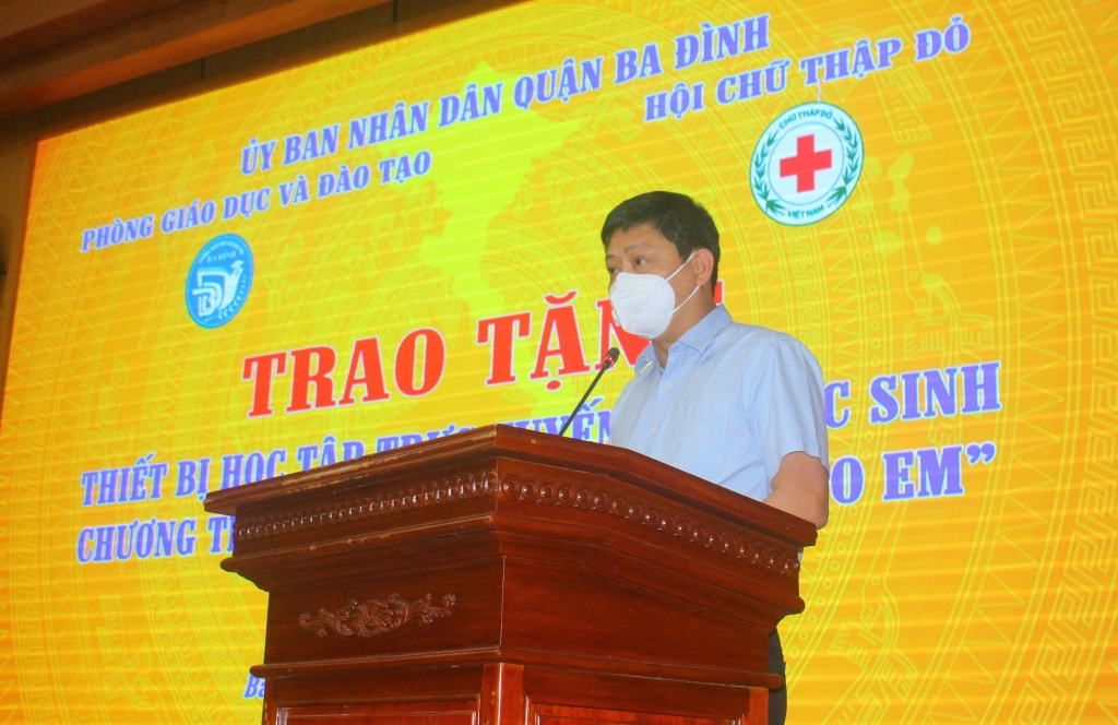 /c Tạ Nam Chiến - Phó Bí thư Quận uỷ, Chủ tịch UBND quận phát biểu