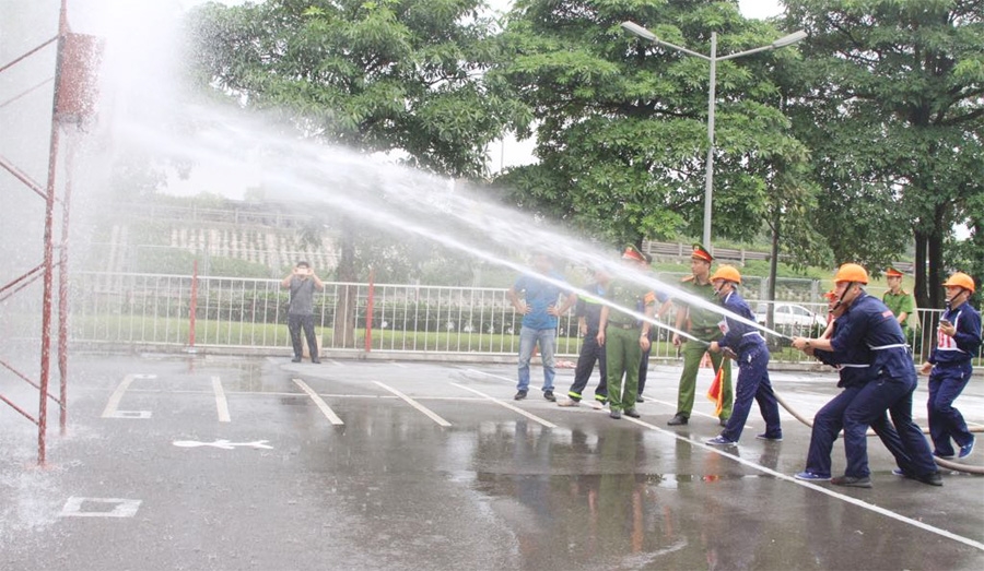 UBND quận Hoàng Mai đã tổ chức hội thao chữa cháy, cứu nạn cứu hộ cho lực lượng phòng cháy, chữa cháy (PCCC) cơ sở thuộc các đơn vị,  doanh nghiệp trên địa bàn.