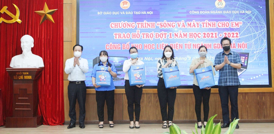 Công bố kho học liệu điện tử, tặng 4.000 máy tính cho học sinh khó khăn