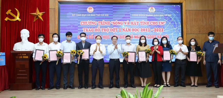 Công bố kho học liệu điện tử, tặng 4.000 máy tính cho học sinh khó khăn