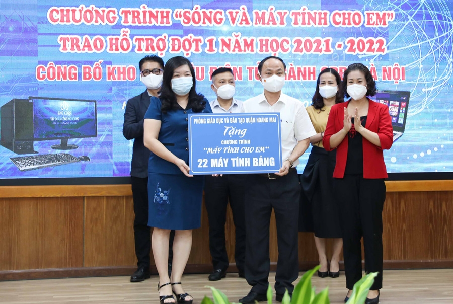 Công bố kho học liệu điện tử, tặng 4.000 máy tính cho học sinh khó khăn