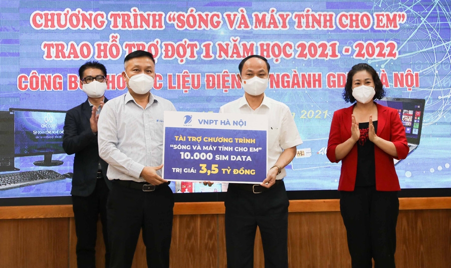 Công bố kho học liệu điện tử, tặng 4.000 máy tính cho học sinh khó khăn