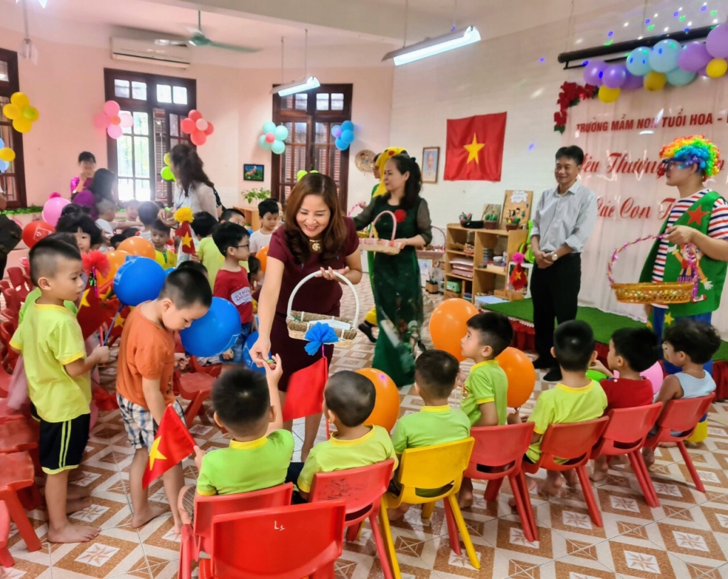 Người phụ nữ giỏi việc Hội, đảm việc nhà