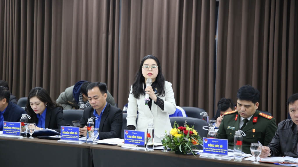 Chị Chu Hồng Minh, Bí thư Thành đoàn Hà Nội phát biểu tại hội nghị